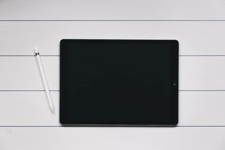 apple tablet with apple pen